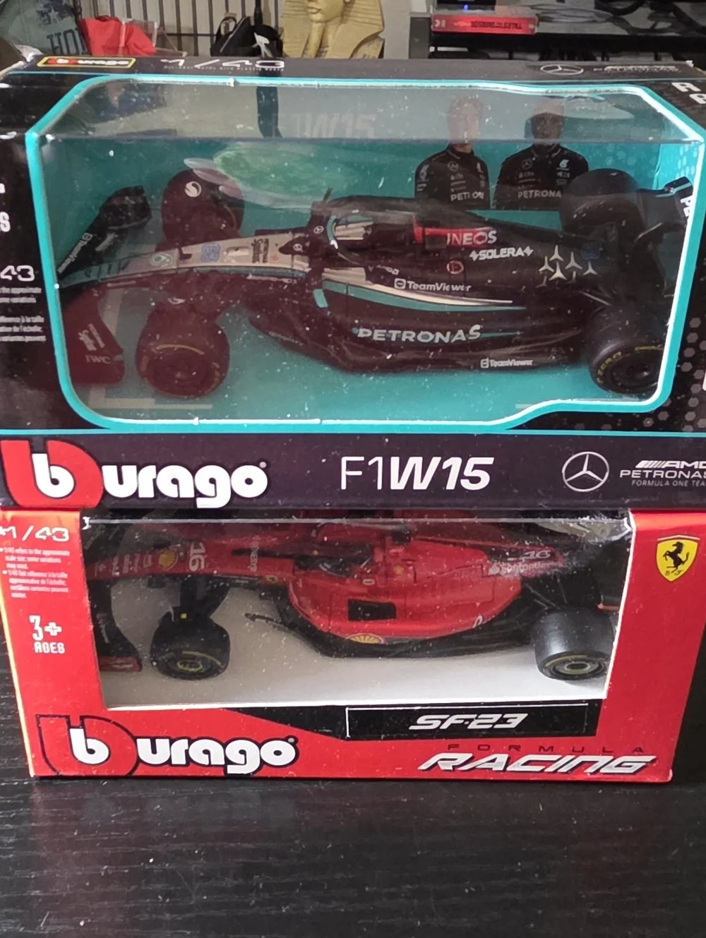 Bburago Diecast 1:43 Mercedes-AMG Petronas F1 & 2023 Ferrari SF-23 Formula 1